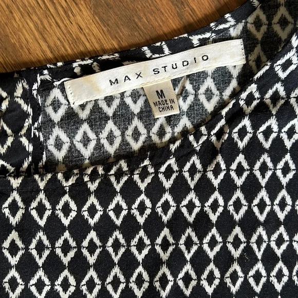 Max Studio crop short sleeve blouse with button down back women’s size medium - Picture 2 of 5